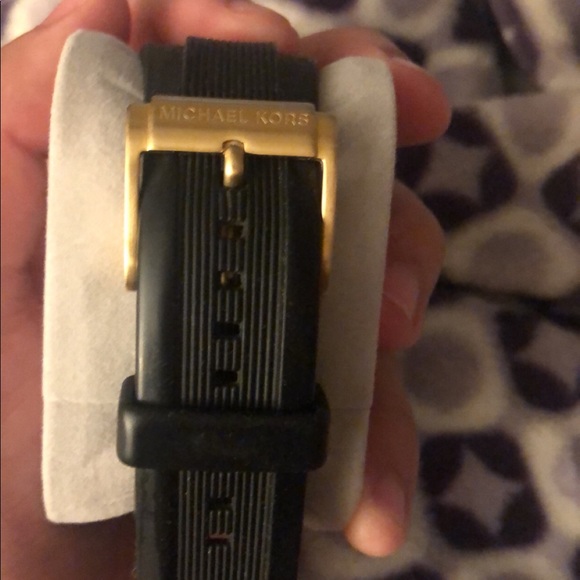 MK watch - Picture 2 of 5